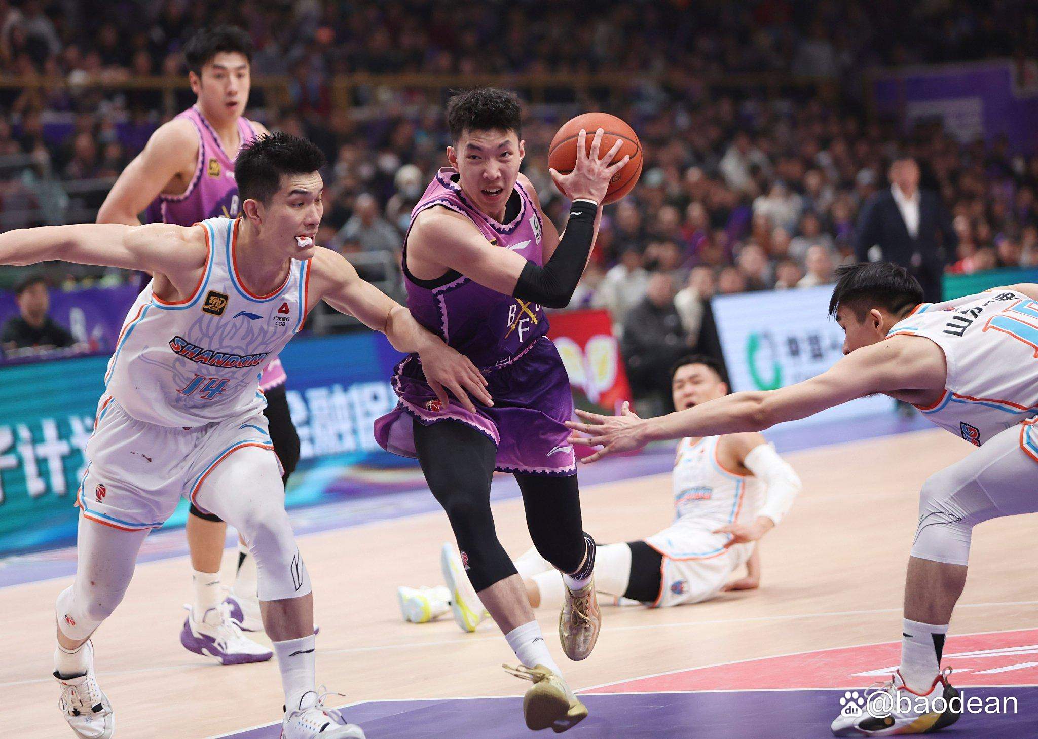 关于山东男篮训练开放日，加时末段完成体检引欢呼，CBA常规赛在即，控场能力受关注的信息