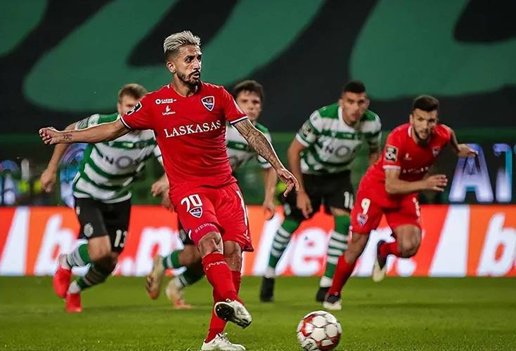 关于关键时刻葡超焦点战；菲尼克斯太阳止住颓势；质疑声仍在；轮换策略成焦点的信息