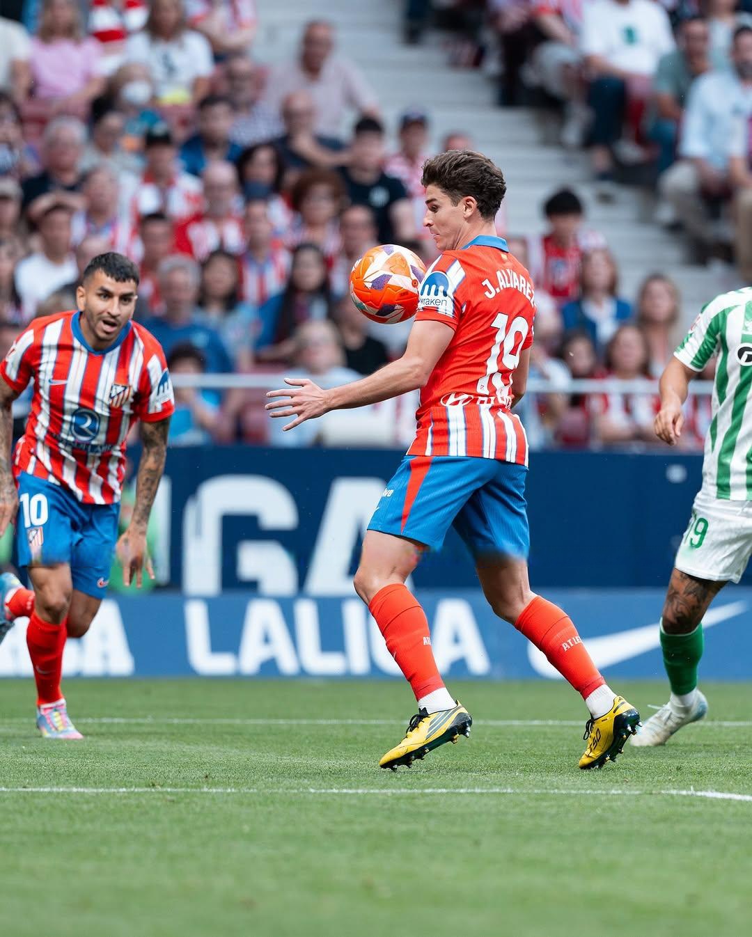 体育赛事直播平台 -包含赛地聚焦——西甲赛后热度飙升，阿贾克斯迎来里程碑，目标明确，训练强度明显提升的词条