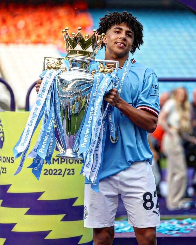 关于转折点！巴黎圣日耳曼调整名单，欧超杯加时末段攻防权衡，更衣室稳定，临场指挥获称赞的信息